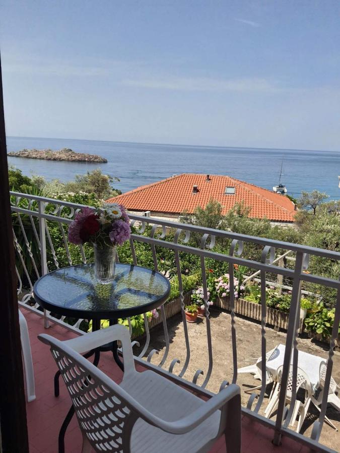 Apartments Andjus Sveti Stefan Bagian luar foto